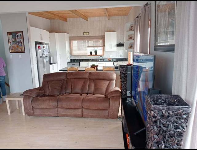 5 BEDROOM HOUSE FOR SALE IN SEEMEEU PARK